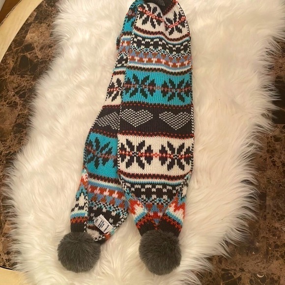 Old Navy Winter Themed Scarf - Picture 2 of 4